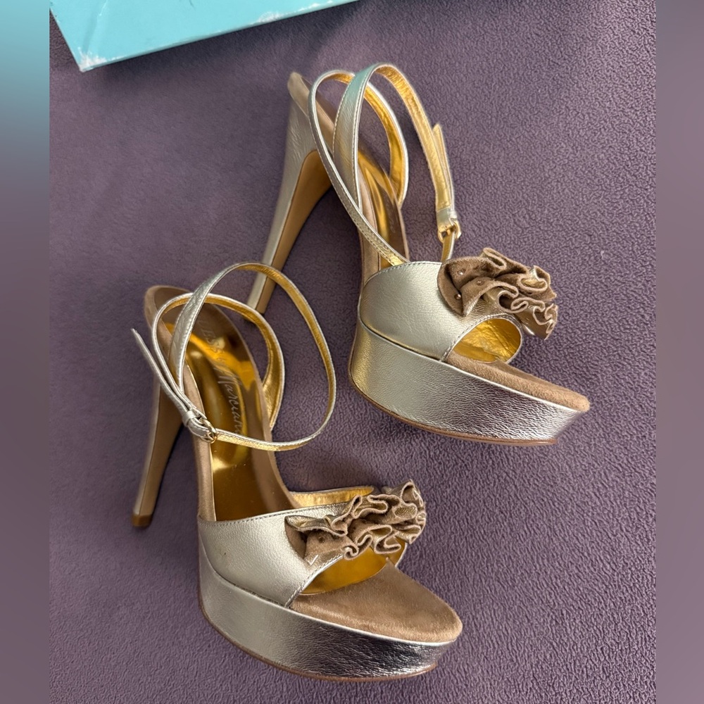 Beautiful Guess by Marciano Gold Stella High Heels. Size 6.5